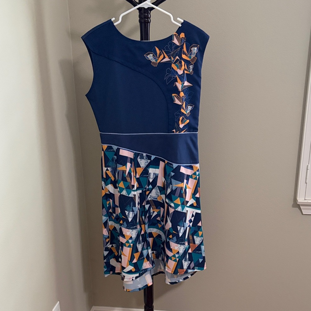 Chic Navy Geometric Midi Dress